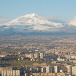 picture of the mount etna and catania