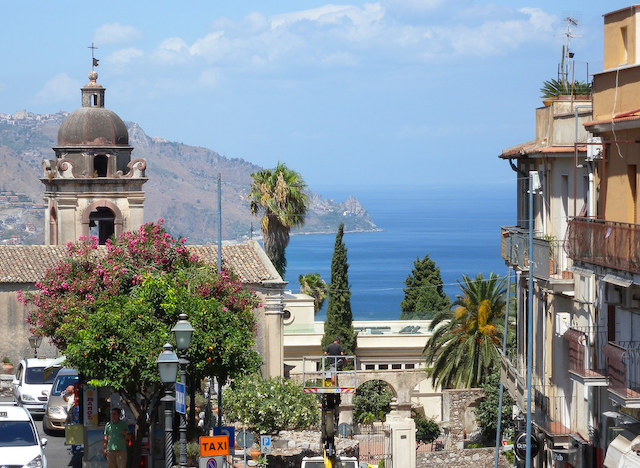 the_streets_of_taormina_sicily