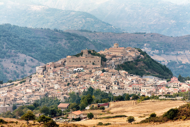 castello_di_montalbano_sicily