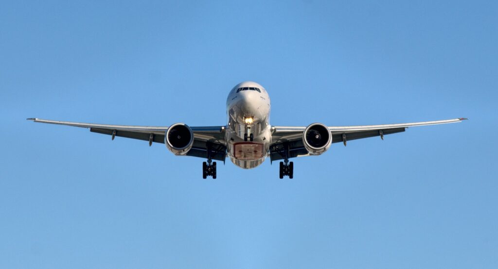 plane_landing_in_sicily